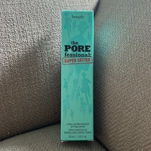 Benefit Setting spray